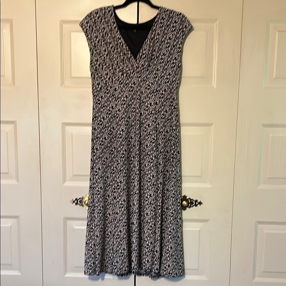 Jones Wear Midi Black and White Dress